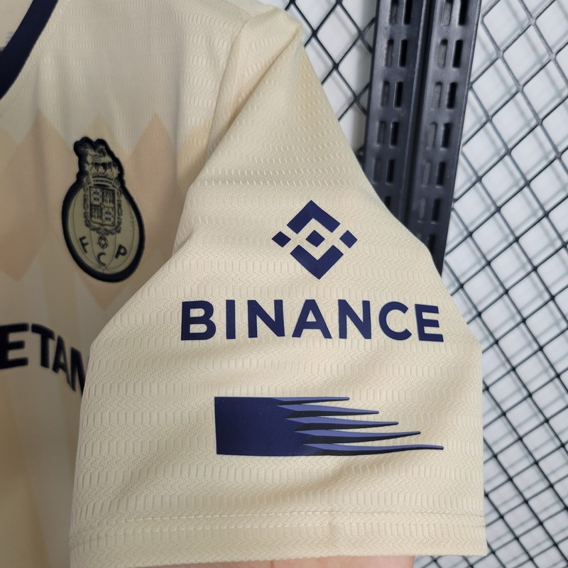The Football Culture and Sentiment Behind FC Porto Retro Jerseys image 28