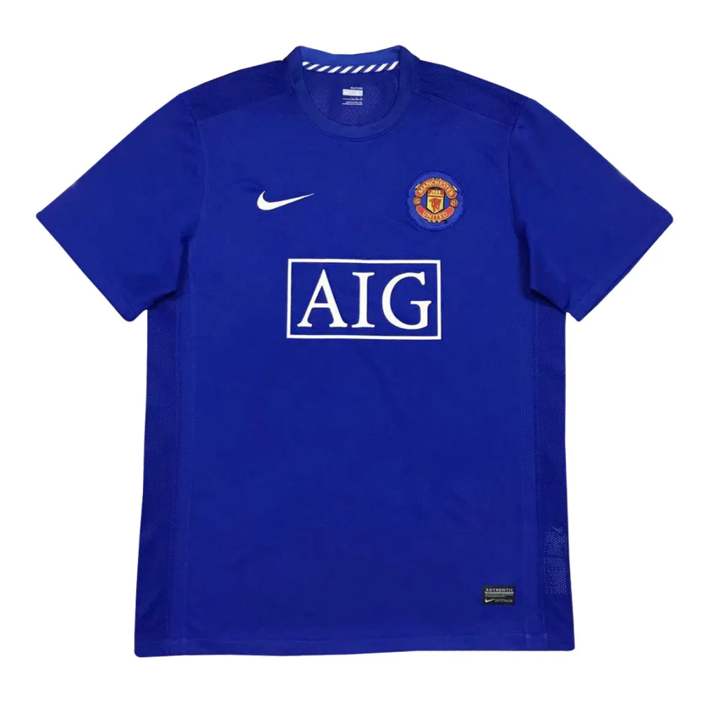 Cristiano Ronaldo wearing Manchester United 2008 blue jersey